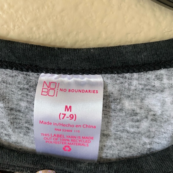 *NWT Women’s Graphic Cutout Tshirt SIZE M NWT* - Picture 4 of 10